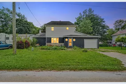 105 W Maple Street, Roberts, IL 60962 - Photo 1