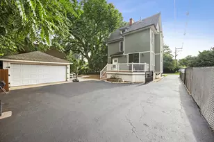 33 S Cowley Rd, Riverside, IL 60546 - Photo 40
