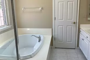 1617 Astor Ave, Oakbrook Terrace, IL 60181 - Photo 16