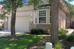 1617 Astor Ave, Oakbrook Terrace, IL 60181 - Photo 2