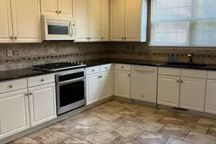 1617 Astor Ave, Oakbrook Terrace, IL 60181 - Photo 6