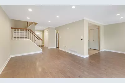 608 Westwood Court, Wheeling, IL 60090 - Photo 2