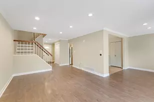 608 Westwood Ct, Wheeling, IL 60090 - Photo 2