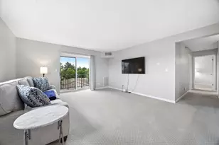 1 Bloomingdale Pl, Bloomingdale, IL 60108 - Photo 6