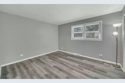 421 E Courtland Street, Mundelein, IL 60060 - Photo 12