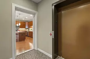 2936 N Lincoln Ave, Chicago, IL 60657 - Photo 2