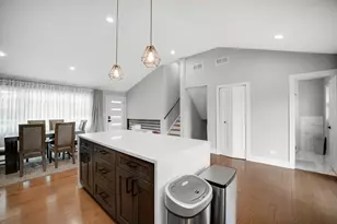 10324 S 81st Ave, Palos Hills, IL 60465 - Photo 8