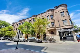 1004 W Dakin St, Chicago, IL 60613 - Photo 1