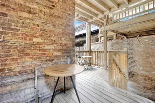 1004 W Dakin St, Chicago, IL 60613 - Photo 10