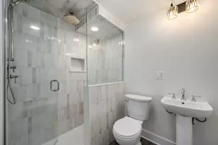 1907 W Berwyn Ave, Chicago, IL 60640 - Photo 32
