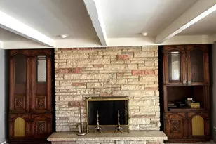 10129 WestManor Dr, Franklin Park, IL 60131 - Photo 2