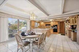10129 WestManor Dr, Franklin Park, IL 60131 - Photo 4