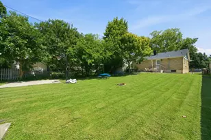 340 Dalton Ave, Mundelein, IL 60060 - Photo 16
