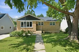 340 Dalton Ave, Mundelein, IL 60060 - Photo 2