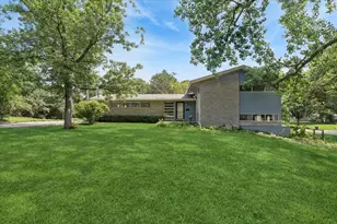 1958 Castlewood Rd, Highland Park, IL 60035 - Photo 2