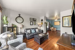 1928 Curtiss St, Downers Grove, IL 60515 - Photo 4