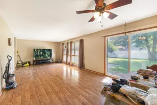 39 Arapaho Dr, Thornton, IL 60476 - Photo 2