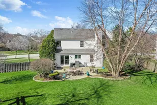 155 Chapel Oaks Dr, Buffalo Grove, IL 60089 - Photo 2