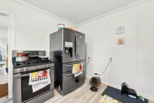 900 Wilcox St, Joliet, IL 60435 - Photo 6