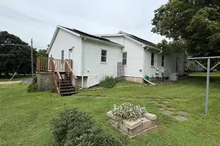 409 N Barber Ave, Polo, IL 61064 - Photo 4