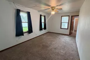 409 N Barber Ave, Polo, IL 61064 - Photo 12