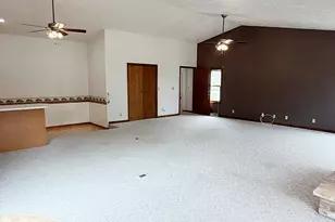409 N Barber Ave, Polo, IL 61064 - Photo 8