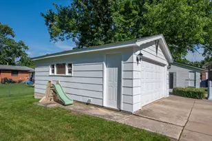 327 W Holly Ct, Glenwood, IL 60425 - Photo 6
