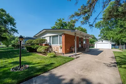 327 W Holly Court, Glenwood, IL 60425 - Photo 2