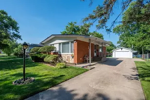 327 W Holly Ct, Glenwood, IL 60425 - Photo 2
