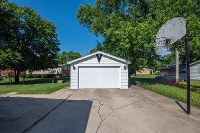 327 W Holly Court, Glenwood, IL 60425 - Photo 4