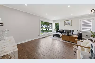 905 N Douglas Avenue, Arlington Heights, IL 60004 - Photo 12