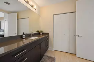 770 W Gladys Ave, Chicago, IL 60661 - Photo 14