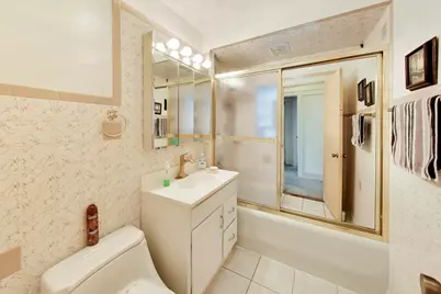 6718 N Campbell Avenue, Chicago, IL 60645 - Photo 18