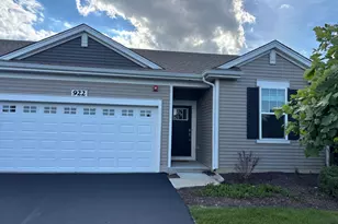 922 Darwin St, North Aurora, IL 60542 - Photo 1