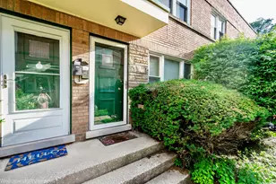 1011 S Oak Park Ave, Oak Park, IL 60304 - Photo 2