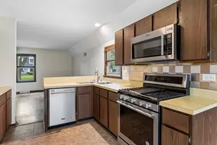 1539 Foxhill Rd, Naperville, IL 60563 - Photo 14