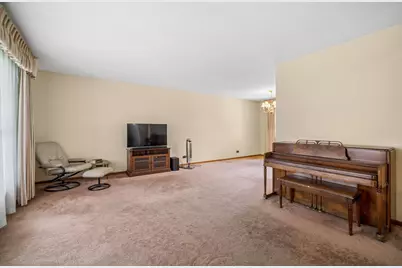 1305 E Sanborn Drive, Palatine, IL 60074 - Photo 4