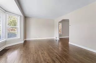 9121 S Utica Ave, Evergreen Park, IL 60805 - Photo 2