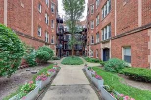 1663 W Pratt Blvd, Chicago, IL 60626 - Photo 2