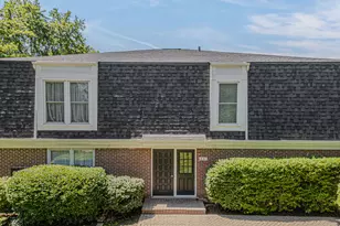 831 Garfield Ave, Libertyville, IL 60048 - Photo 1