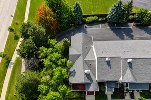 394 Broadmoor Ln, Bartlett, IL 60103 - Photo 2