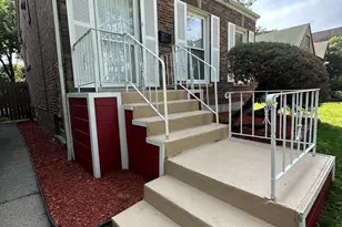 8209 S Prairie Ave, Chicago, IL 60619 - Photo 2