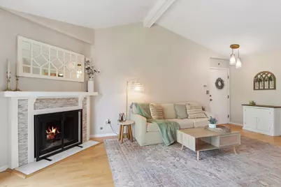 230 Windsor Lane #D, Willowbrook, IL 60527 - Photo 2