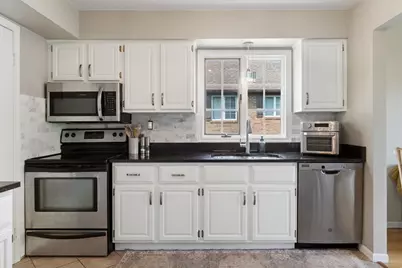 230 Windsor Lane #D, Willowbrook, IL 60527 - Photo 8
