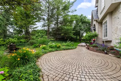 610 Grant Court, Burr Ridge, IL 60527 - Photo 4
