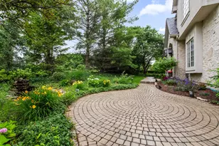 610 Grant Ct, Burr Ridge, IL 60527 - Photo 4