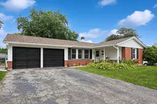 680 Brantwood Ct, Elk Grove Village, IL 60007 - Photo 1