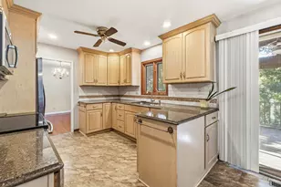 933 W Gilbert Ave, Palatine, IL 60067 - Photo 10