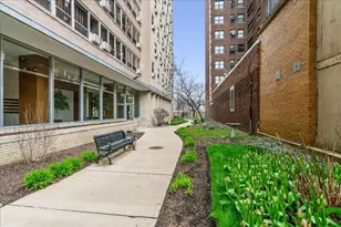 3950 N Lake Shore Dr, Chicago, IL 60613 - Photo 20