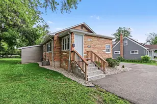 208 W Nippersink Rd, Round Lake, IL 60073 - Photo 2